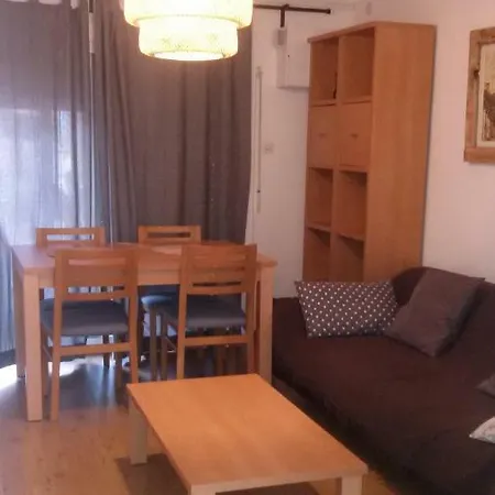 Bright Spacious Flat Close To The City Center شقة *