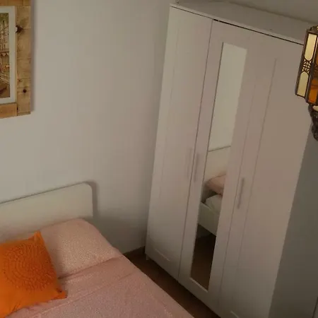 شقة Bright Spacious Flat Close To The City Center خيرونا