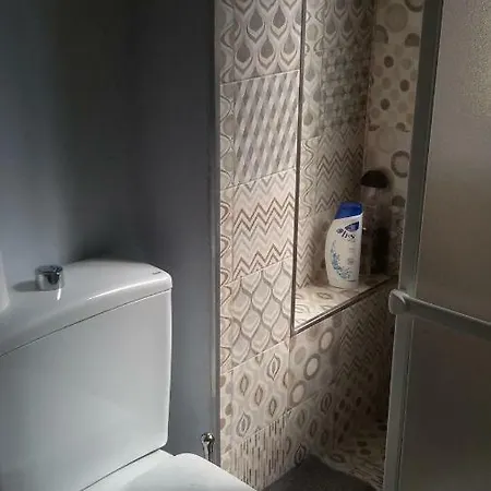 شقة Bright Spacious Flat Close To The City Center خيرونا