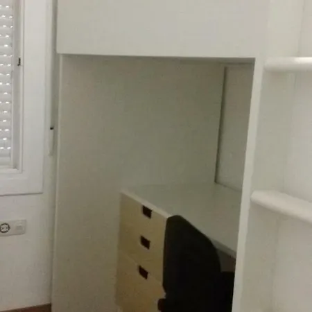 Bright Spacious Flat Close To The City Center شقة *