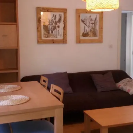 Bright Spacious Flat Close To The City Center شقة *