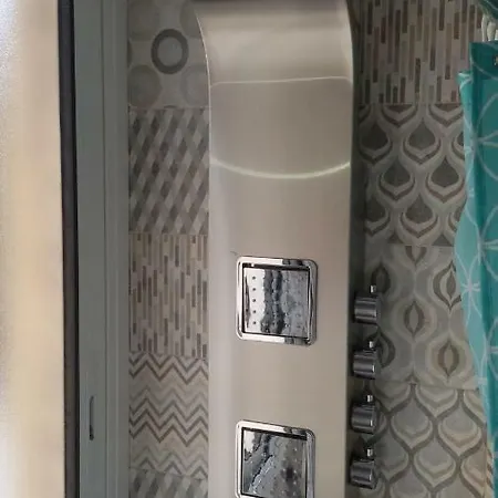 Bright Spacious Flat Close To The City Center شقة خيرونا